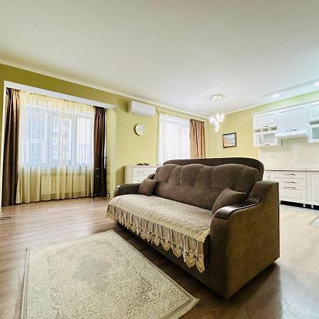 Apartamento Central Park In The City Center Almatý Exterior foto