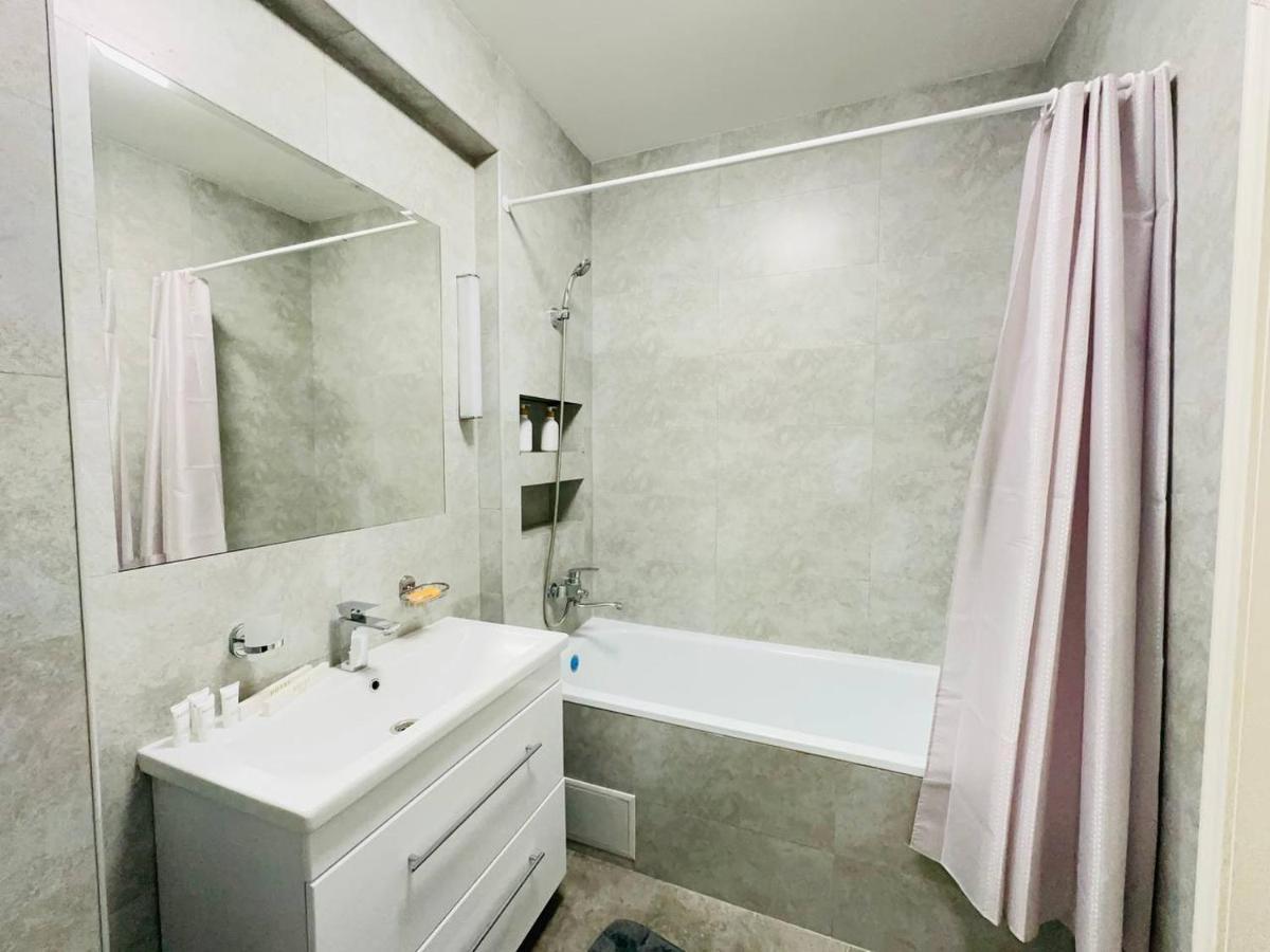 Apartamento Central Park In The City Center Almatý Exterior foto