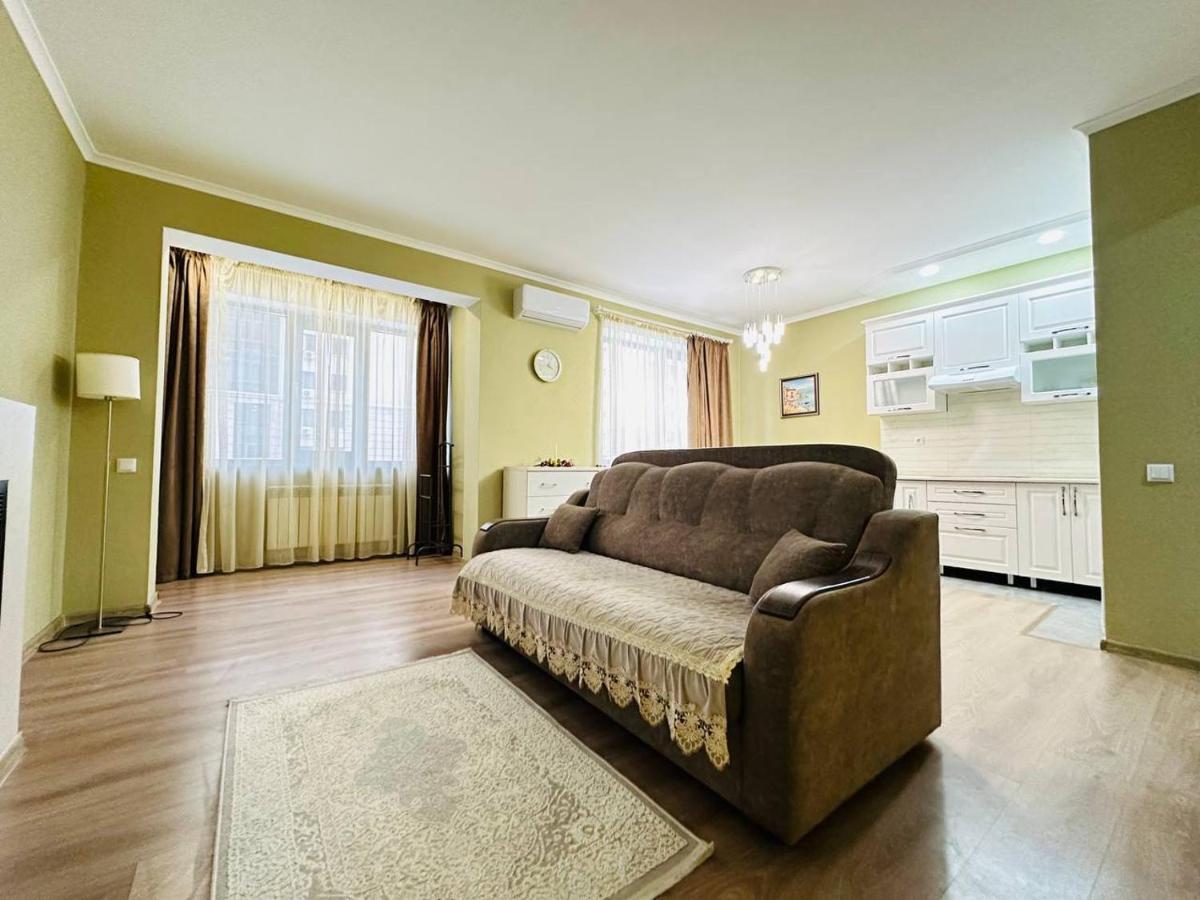Apartamento Central Park In The City Center Almatý Exterior foto