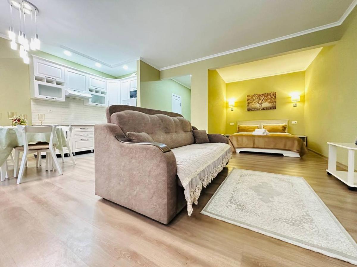 Apartamento Central Park In The City Center Almatý Exterior foto