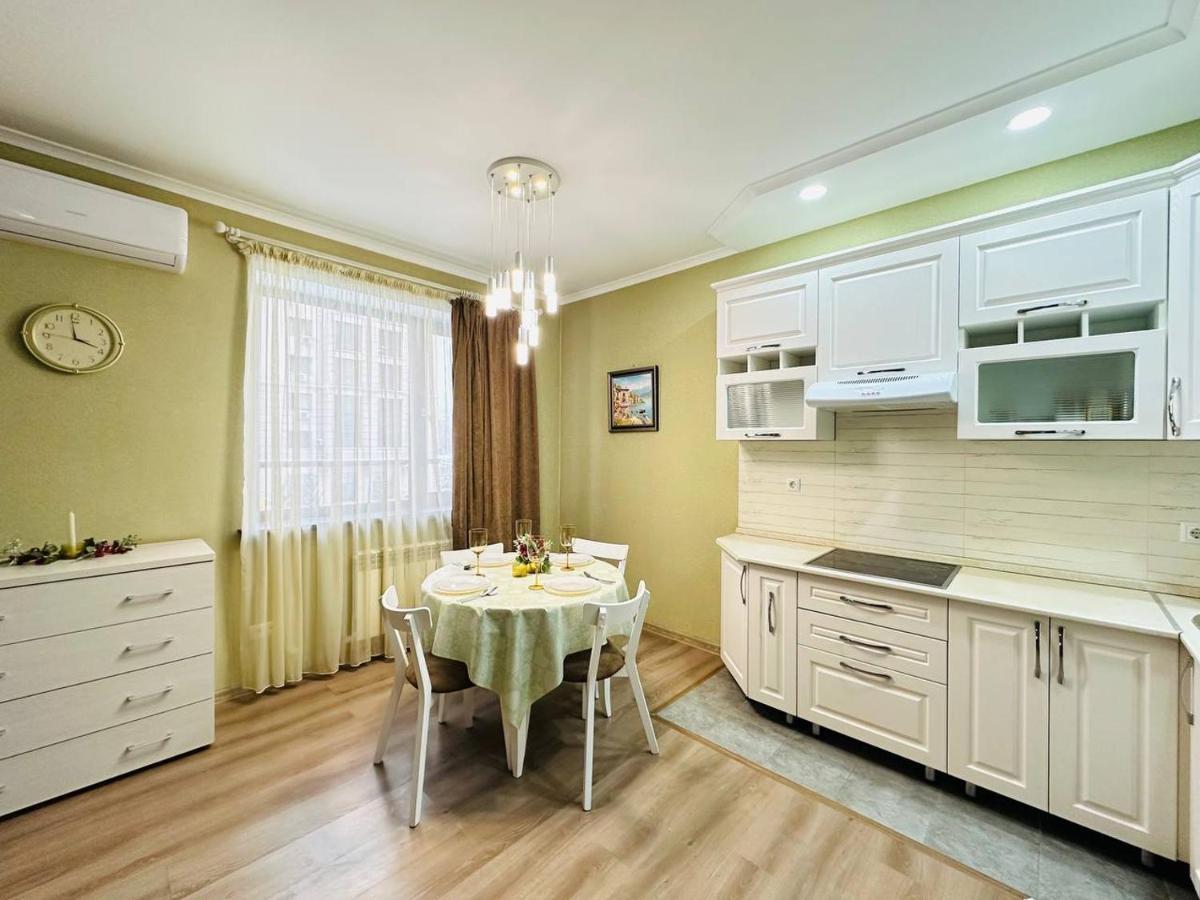 Apartamento Central Park In The City Center Almatý Exterior foto