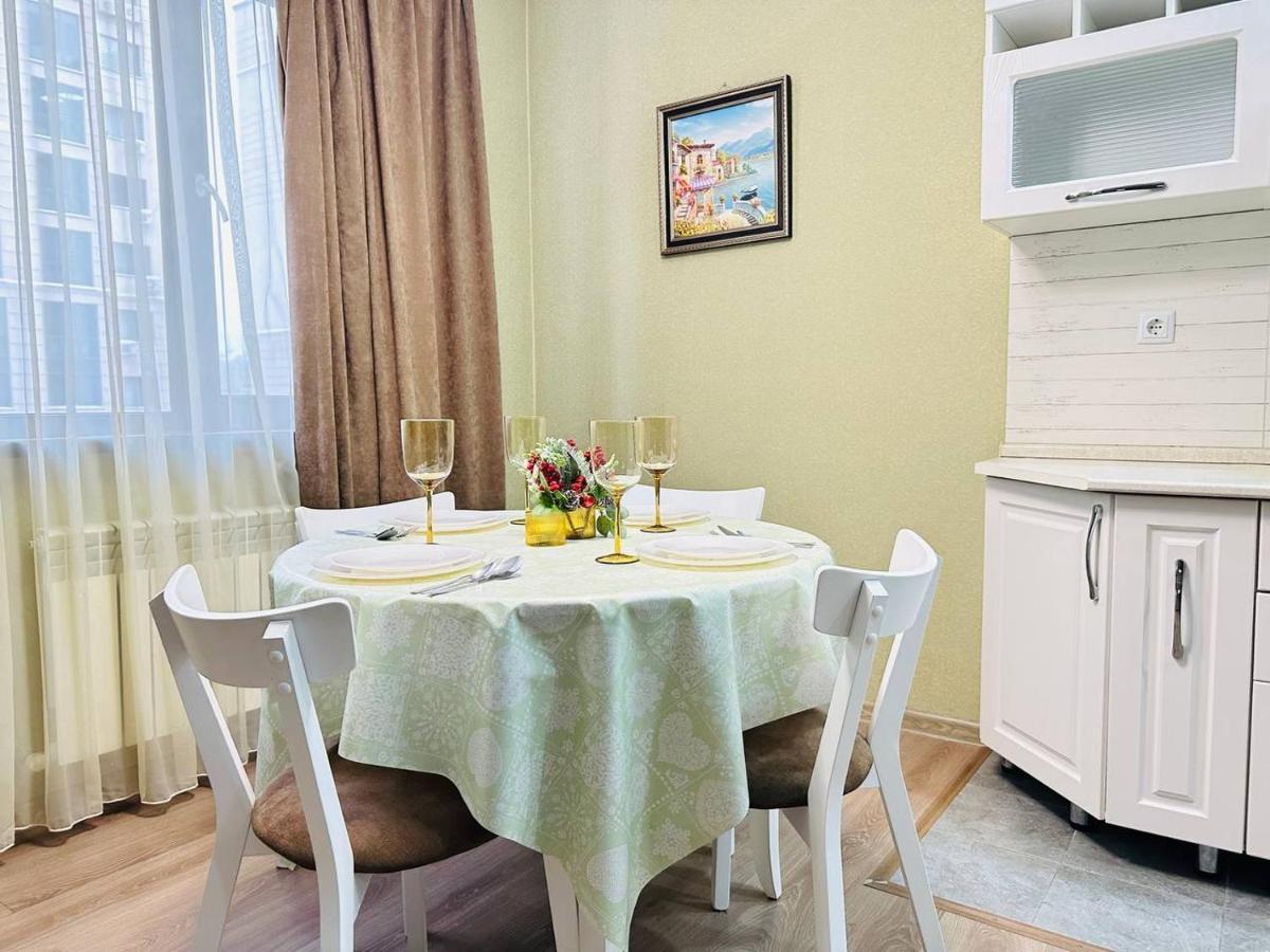 Apartamento Central Park In The City Center Almatý Exterior foto